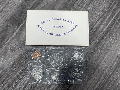 ROYAL CANADIAN MINT 1972 COIN SET