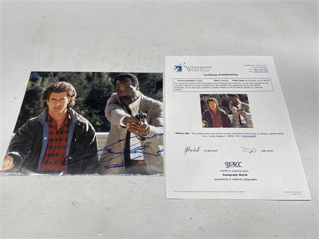 MEL GIBSON SIGNED LETHAL WEAPON PHOTO W/COA (8”X10”)