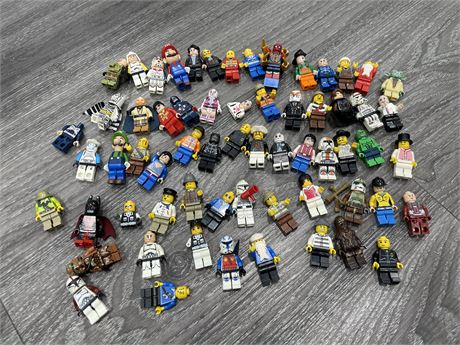 LOT OF SMALL FIGURES MOSTLY LEGO