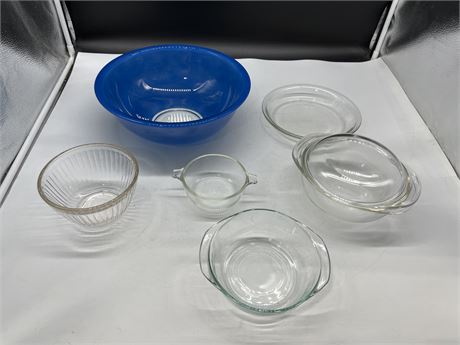 6 PYREX DISHES / BOWLS