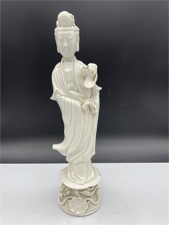 VINTAGE CHINESE PORCELAIN QUAN YIN STATUE (14.5” TALL)