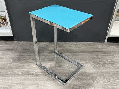 UNIQUE CHROME / GLASS TOP SIDE TABLE (23” tall)