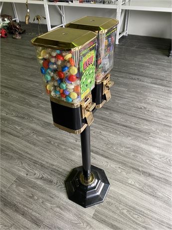 COMMERCIAL(loonie)TOY/CANDY DISPENSER with KEY
