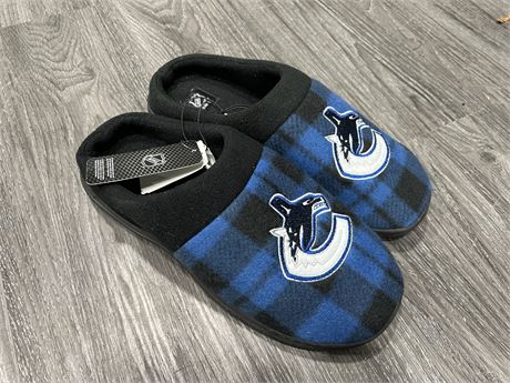 NEW CANUCKS SLIPPERS SIZE 11-12