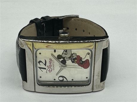 DISNEY MICKEY MOUSE MENS WATCH