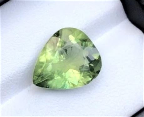 $7349 APPRAISAL - 6.7 CT AUTHENTICATED GREEN APATITE GEMSTONE