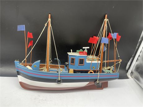 QUEEN OF THE SEA SHIP DISPLAY 16”x5”x13”