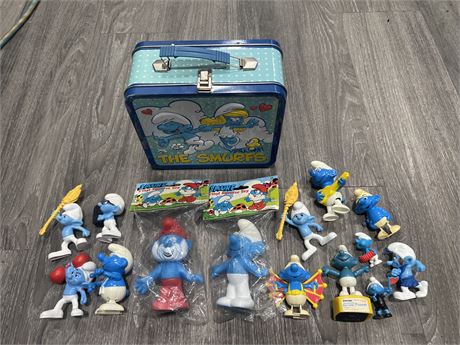 VINTAGE 1980’s SMURFS 15PC STAIRCLIMBERS VINYL SQUEEZE TOYS + LUNCH BUCKET 2011