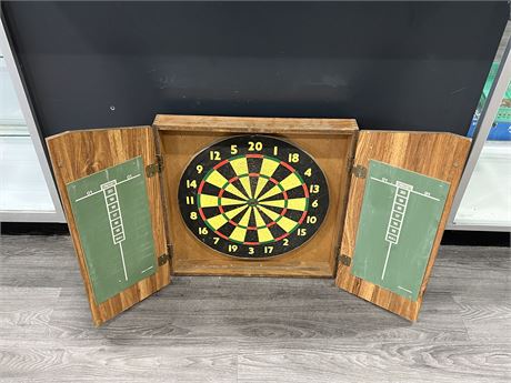 THE RED LION BEER FOLDING DART BOARD