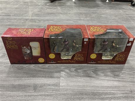 3 LORD OF THE RINGS THE TWO TOWERS FIGURES / PINT SET
