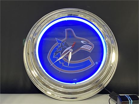 CANUCKS NEON CLOCK W/GLASS FACE - WORKS (15”)