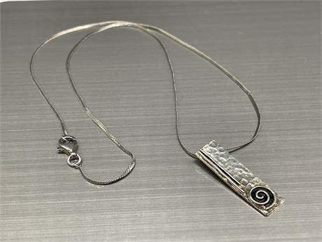 925 STERLING SILVER SWIRL PENDANT NECKLACE