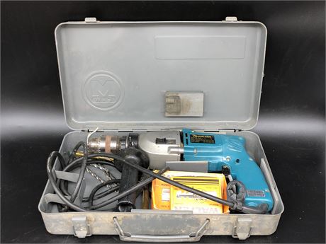 MAKITA 3/4IN HAMMER DRILL HP2010N WITH ACCESSORIES