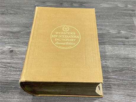 VINTAGE 1953 WEBSTER NEW INTERNATIONAL DICTIONARY 2ND EDITION (9”X12”)