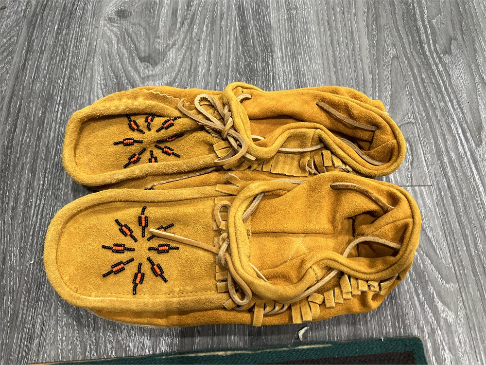 Urban Auctions - VINTAGE LEATHER BEADED NATIVE MOCCASINS - SIZE 11 ...