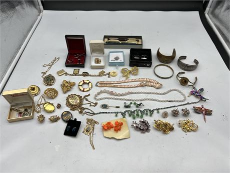 LOT OF MISC JEWELRY, BROOCHES, PENS, ETC