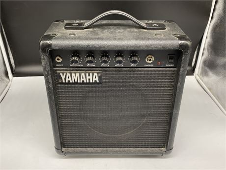YAMAHA HY-10G GUITAR AMP W/CORD