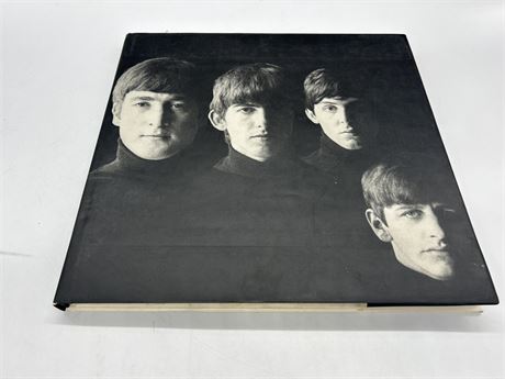 THE BEATLES A PRIVATE VIEW BOOK - BY ROBERT FREEMAN