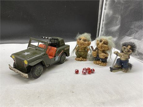 LOT OF VINTAGE COLLECTIBLES - METAL US ARMY TRUCK, 6 COCACOLA MARBLES & 3 TROLLS