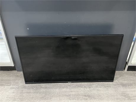 40” HISENSE SMART TV - NO REMOTE OR STAND - WORKING