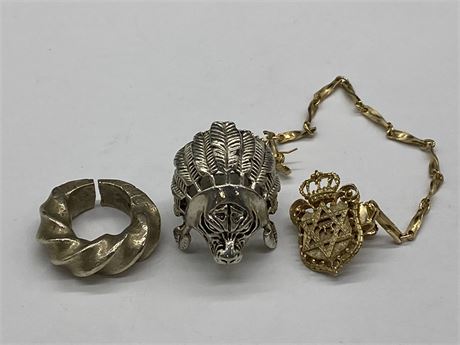 2 VINTAGE UNMARKED SILVER RINGS & OTHER