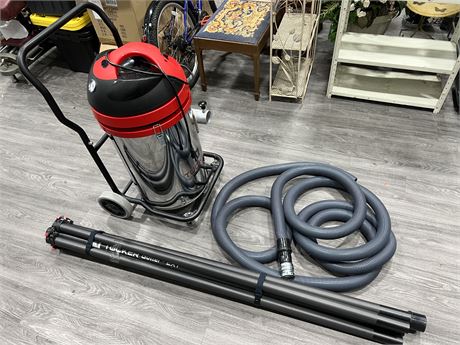 TUCKER GUTTER VACUUM WITH 6 CARBON POLE EXTENSIONS