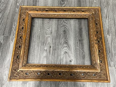 ANTIQUE WOOD CARVED PICTURE FRAME - FITS PICTURES 18.75”x15.75”
