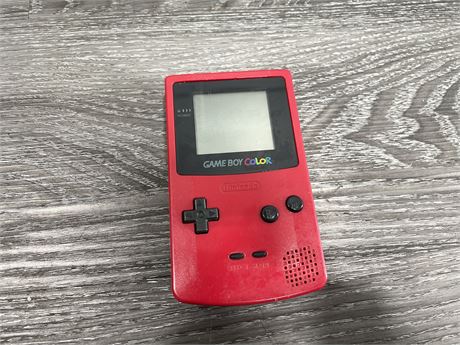 RED GAME BOY COLOR (FRONT SCREEN HAS MINOR SCRATCHES)