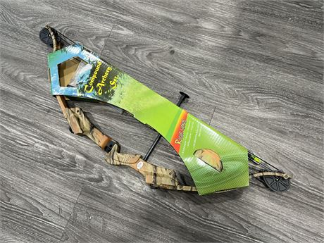 (NEW) CAMO 29LB RIGHT HANDED BOW W/ARROWS, ARMGUARD, QUIVER, & FINGER TAB