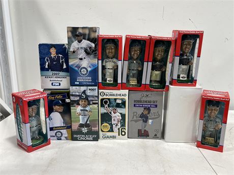 COLLECTION OF BASEBALL BOBBLE HEADS IN BOX