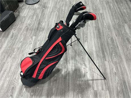 GOLF BAG WITH RIGHT HANDED CLUBS - MOSTLY GX5000 CLUBS