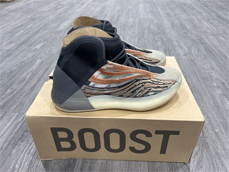 NEW YEEZY QNTM SHOES - SIZE 9.5 (UNAUTHENTIC)