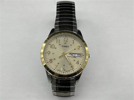 VINTAGE TIMEX INDIGLO WATCH WITH DAY/DATE
