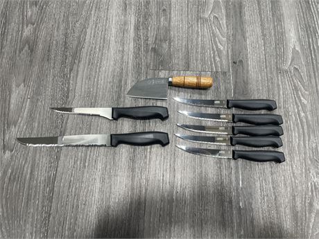 8 LASER STAINLESS KNIFE SET INCL: STEAK KNIVES, ETC