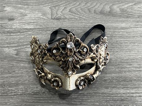 VENETIAN DUCHESS COLUMBINA SILVER MASK - HAND CRAFTED IN ITALY - 5” LONG