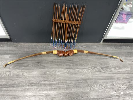 SOUTH AMERICAN BOW AND 20 ARROWS WITH STAND