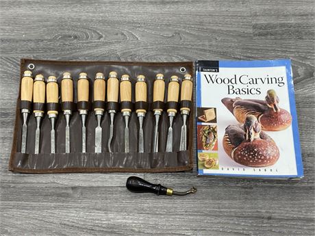 WORKING WOOD CARVING SET W/BOOK