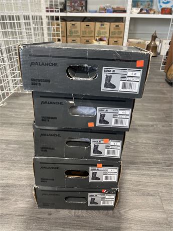 5 BRAND NEW PAIRS OF AVALANCHE SNOW BOARD BOOTS - SIZE 4/5