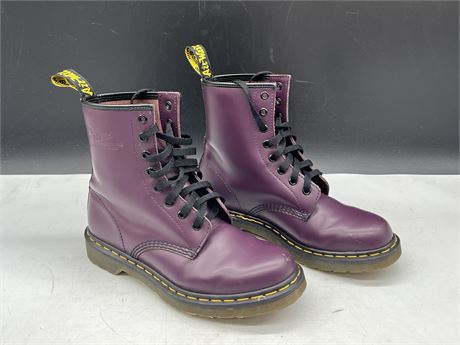 AS NEW PURPLE DR. MARTENS AIR WAIR LADIES BOOTS SIZE 8
