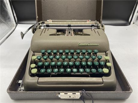 ANTIQUE SMITH - CORONA SILENT TYPEWRITER WITH GREEN KEYS IN MAROON CASE