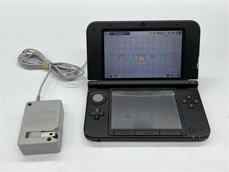 YEAR OF LUIGI NINTENDO 3DS XL W/CHARGER - WORKS