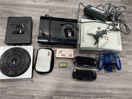 MISC. VIDEO GAME LOT (Xbox has red ring, all other items are untested. As is)