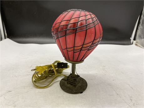 VINTAGE STAINED GLASS HOT AIR BALLOON LAMP - 8.5” TALL WORKING