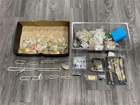 TRAY OF VINTAGE JEWELRY AND PINS