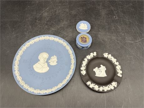 3 WEDGEWOOD PIECES INCLUDING ROUND LIDDED BOX (BLUE LARGE PLATE 7” DIAMETER)