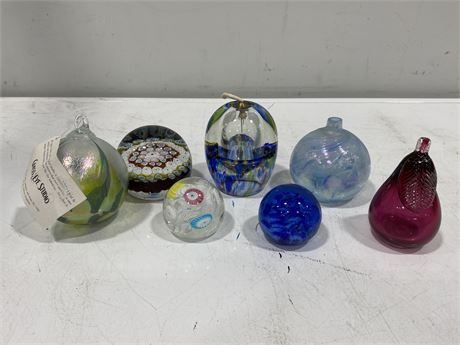 4 PAPERWEIGHTS & 3 ART GLASSES - SOME SIGNED