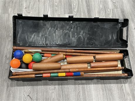 DELUXE PROFESSIONAL CROQUET SET IN WHEELED BOX