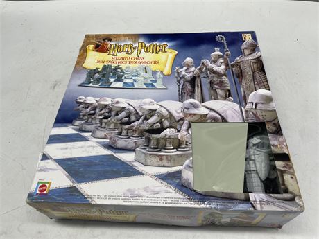HARRY POTTER CHESS SET - COMPLETE
