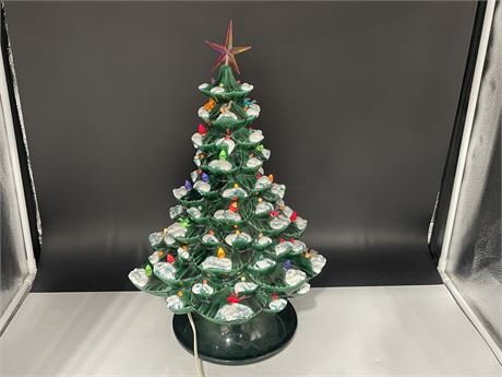 18” VINTAGE CERAMIC CHRISTMAS TREE - NO MISSING LIGHTS - EXCELLENT CONDITION