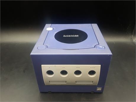 GAMECUBE CONSOLE - NOT WORKING - NEEDS REPAIRS - AS IS